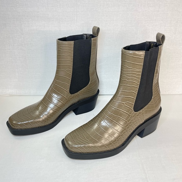 Open Edit AYLA CHELSEA BOOT IN‎ AUTUMN MOSS CROCO 5.5 M ( D 462) - Picture 5 of 9